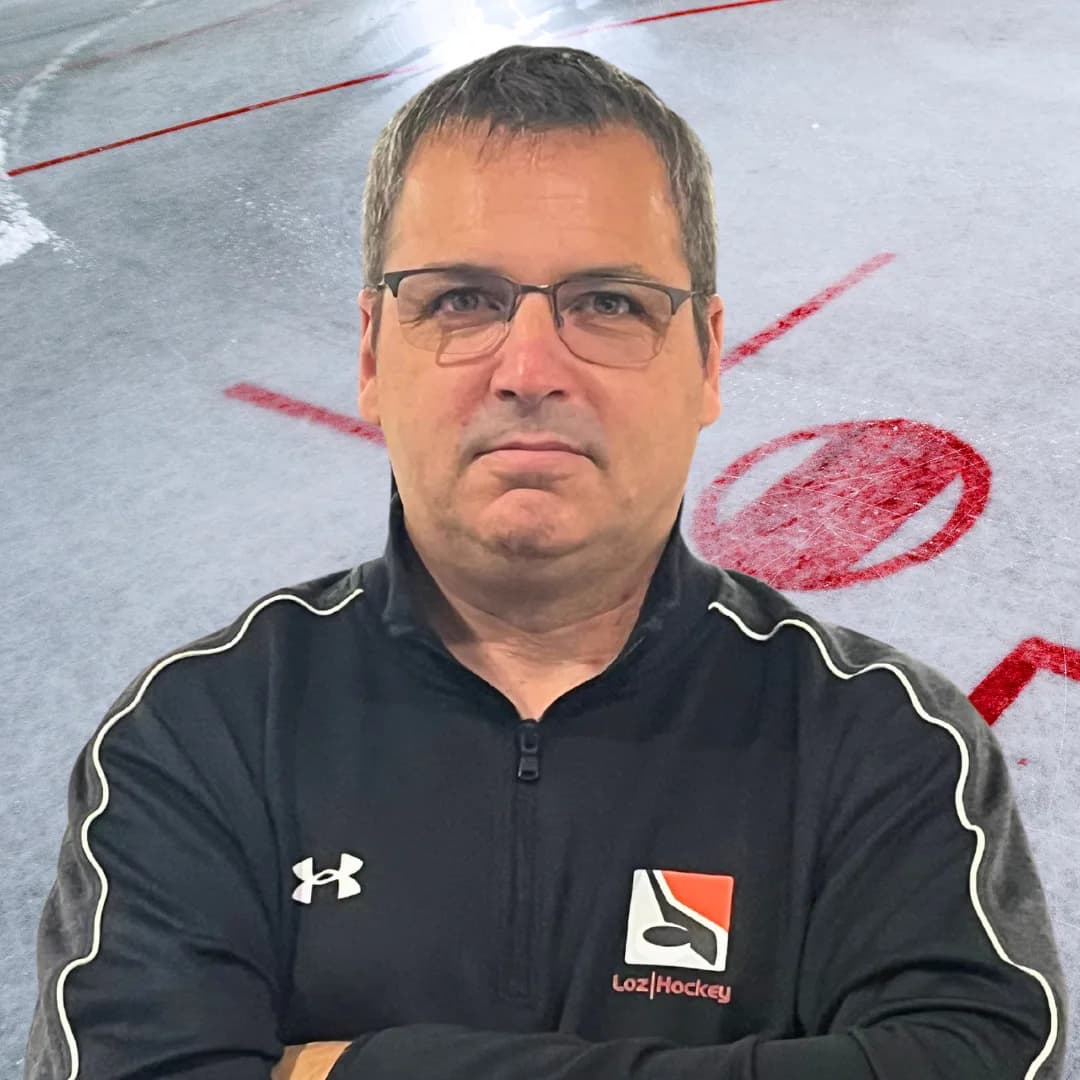 Steve Lauzon, fondateur de Loz Hockey, sur la glace